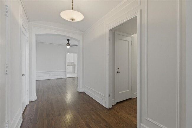 Building Photo - 4940 S East End Ave