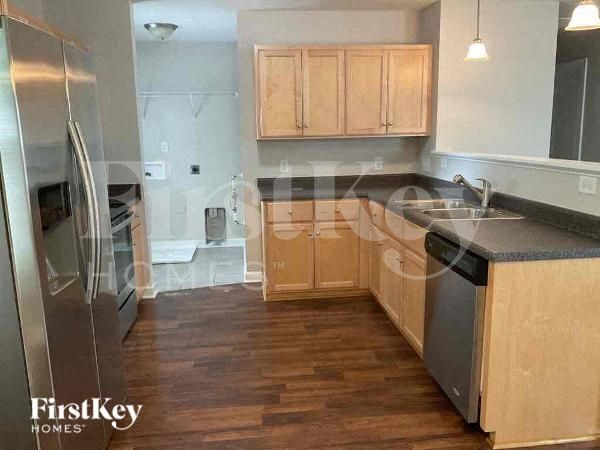 Building Photo - 100 Ash Ave NW