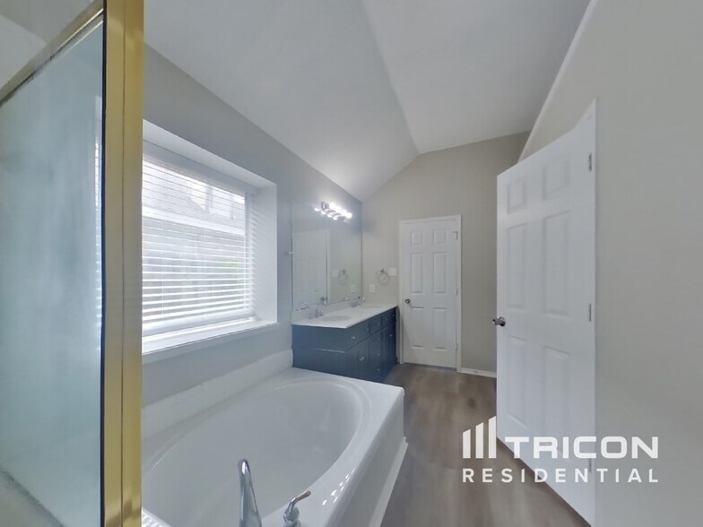 Building Photo - 5619 Indian Hill Dr