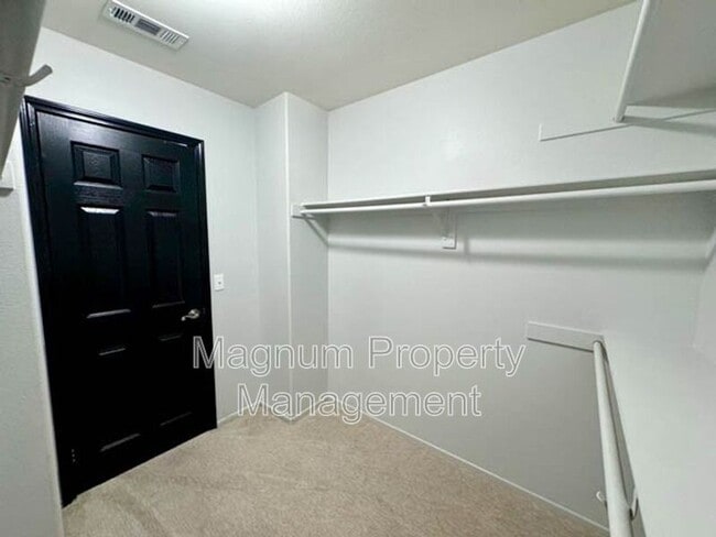 Building Photo - 33620 Willow Haven Ln