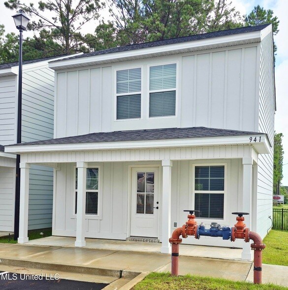 Building Photo - 945 Motsie Rd