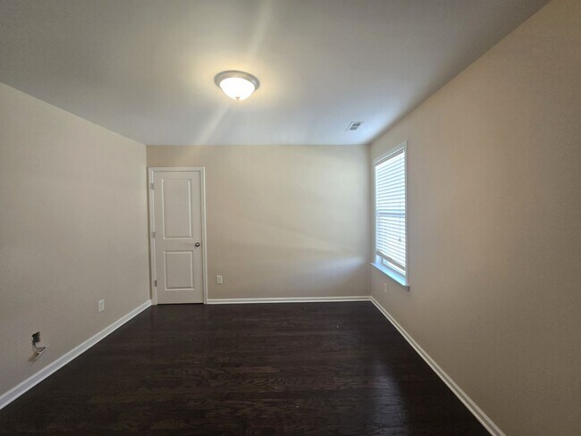 Building Photo - Beautiful Home located in Bridge Pointe Ne...