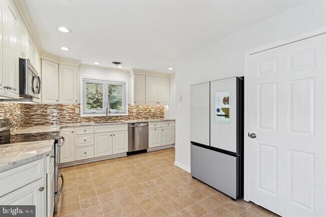 Building Photo - 201 Chandler Dr