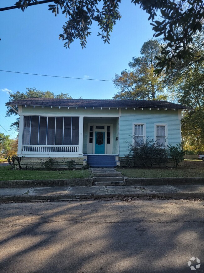 Building Photo - 219 E 3rd St