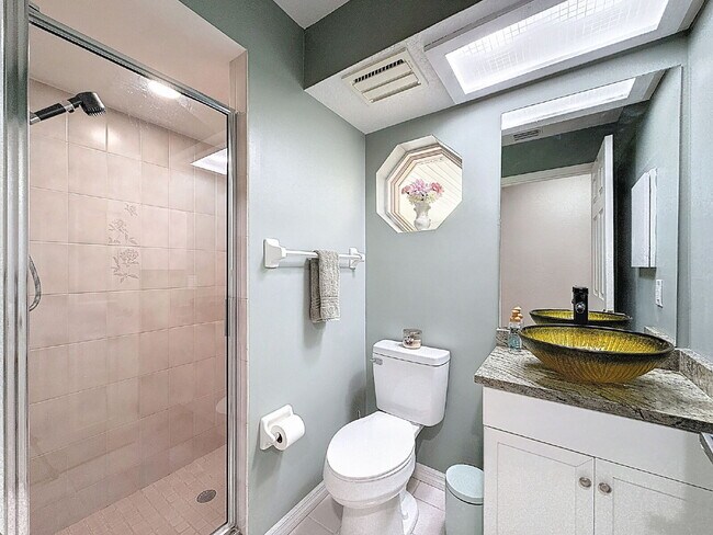 Building Photo - "Spacious 4-Bedroom Oasis in Tarpon Springs – 3,259 Sq Ft of Comfort and Style!"
