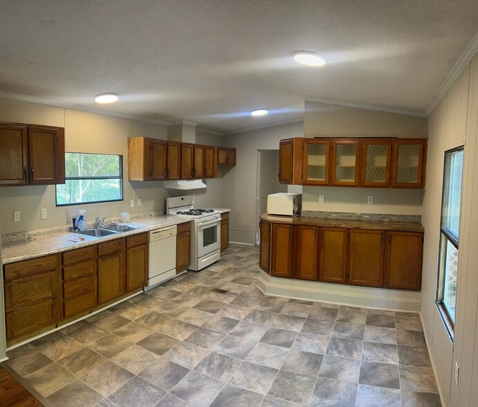 Building Photo - 1370 Yorkshire Ln