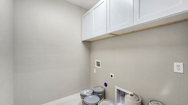 Building Photo - Enjoy the incredible amenities at Estrella Mountain Ranch!
