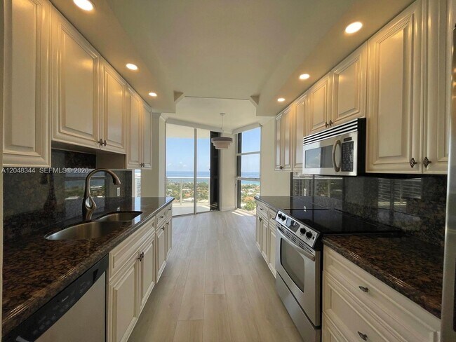 Building Photo - 20281 E Country Club Dr