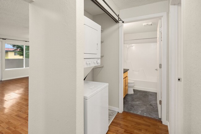 Building Photo - 10012 NE 117th Ct