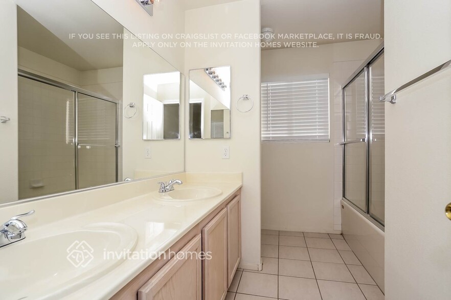 Building Photo - 829 Beefeater Pl
