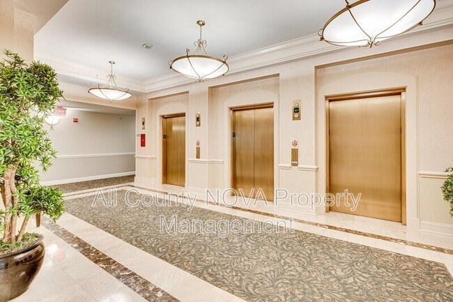 Building Photo - 11776 Stratford House Pl