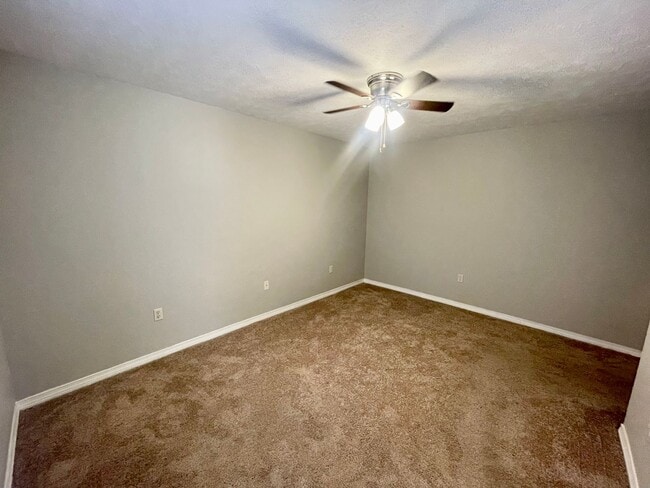 Building Photo - 581 Dexter Dr