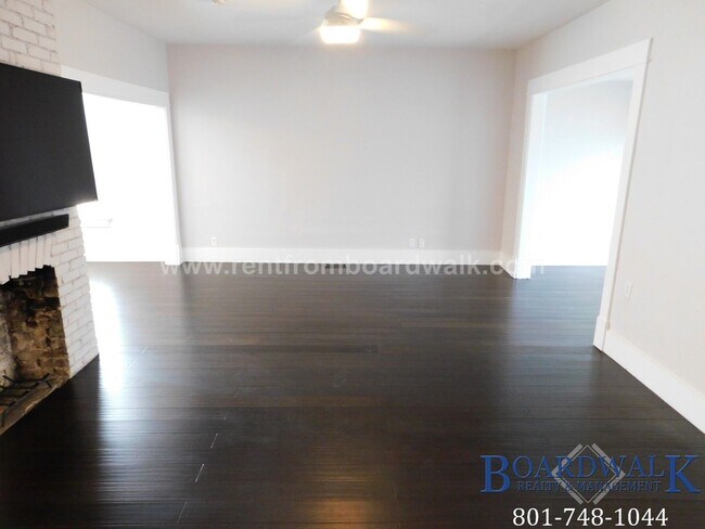 Building Photo - 657 Warnock Ave