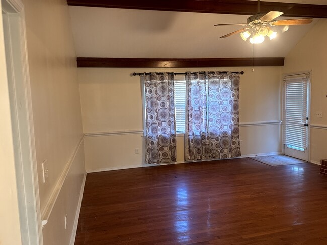 Building Photo - 405 Harvest Dr