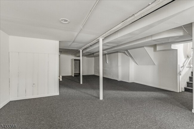 Building Photo - 32 Brantwood Pl