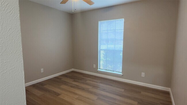 Building Photo - 1413 Colmar Dr