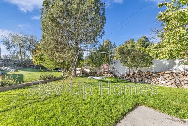 Building Photo - 492 E 100 S