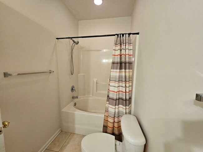 Building Photo - 5840 Longwood Dr