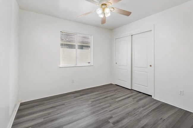 Building Photo - Spacious 4 Bedroom, 2 Bathroom Home!
