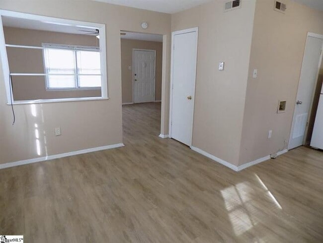 Building Photo - 3 bedroom in Greenville SC 29611