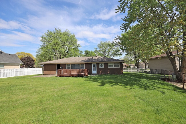 Building Photo - 122 Lela Ln