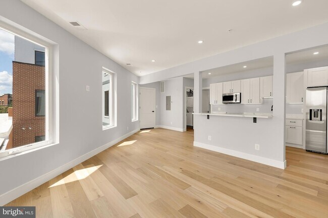 Building Photo - 3215 Mt Pleasant St NW