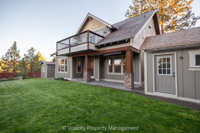 Building Photo - Beautiful NW Bend Home!