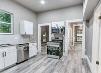 Building Photo - 501 E Springer Ave