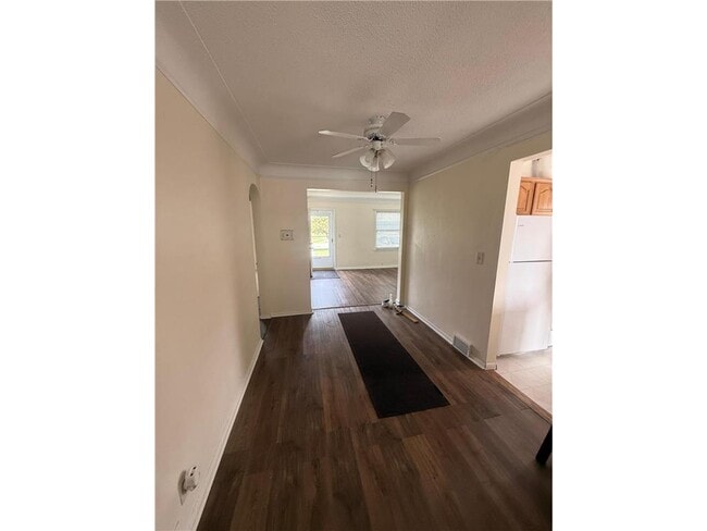 Building Photo - 18 Park Ln