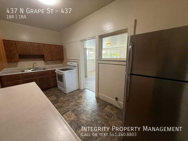 Building Photo - 437 N Grape St