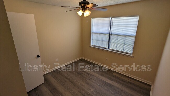 Building Photo - 959 Shady Ln