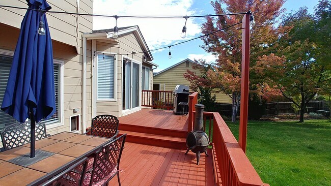Building Photo - Beautiful 3 Bedroom Home Available in Sept...