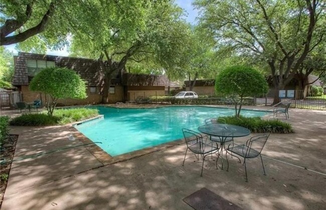 Community Pool - 3005 Tanglewood Park W