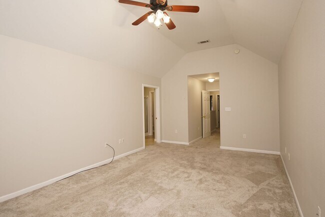 Building Photo - Central Niceville Location