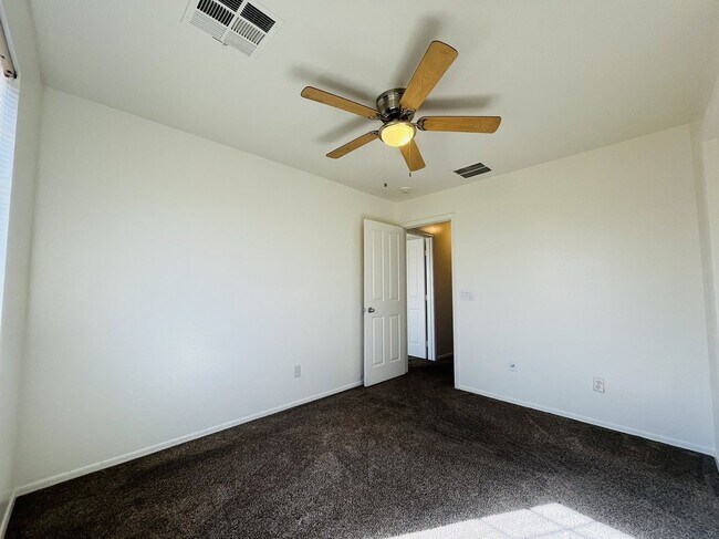 Building Photo - 7372 W Ian Dr