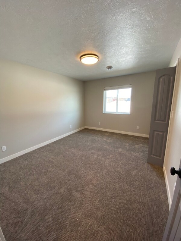 Building Photo - 2920 Sportsmans Dr