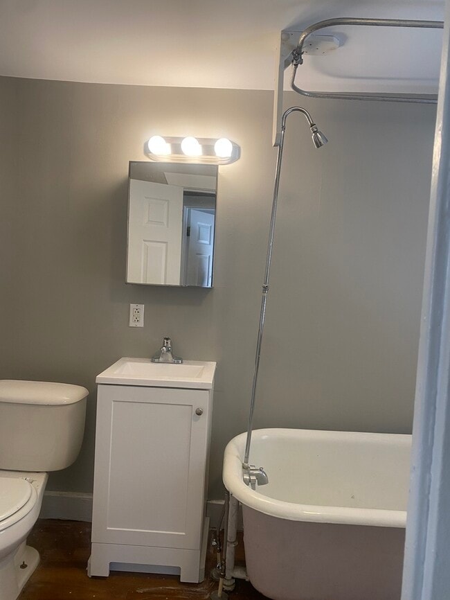 Building Photo - Move In Ready 3 Bedroom Home in a Central Location