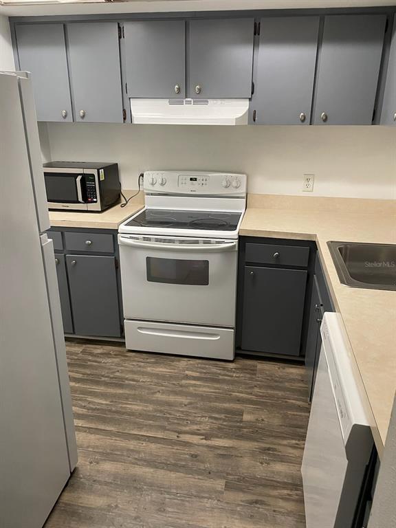 Building Photo - 571 Midway Track