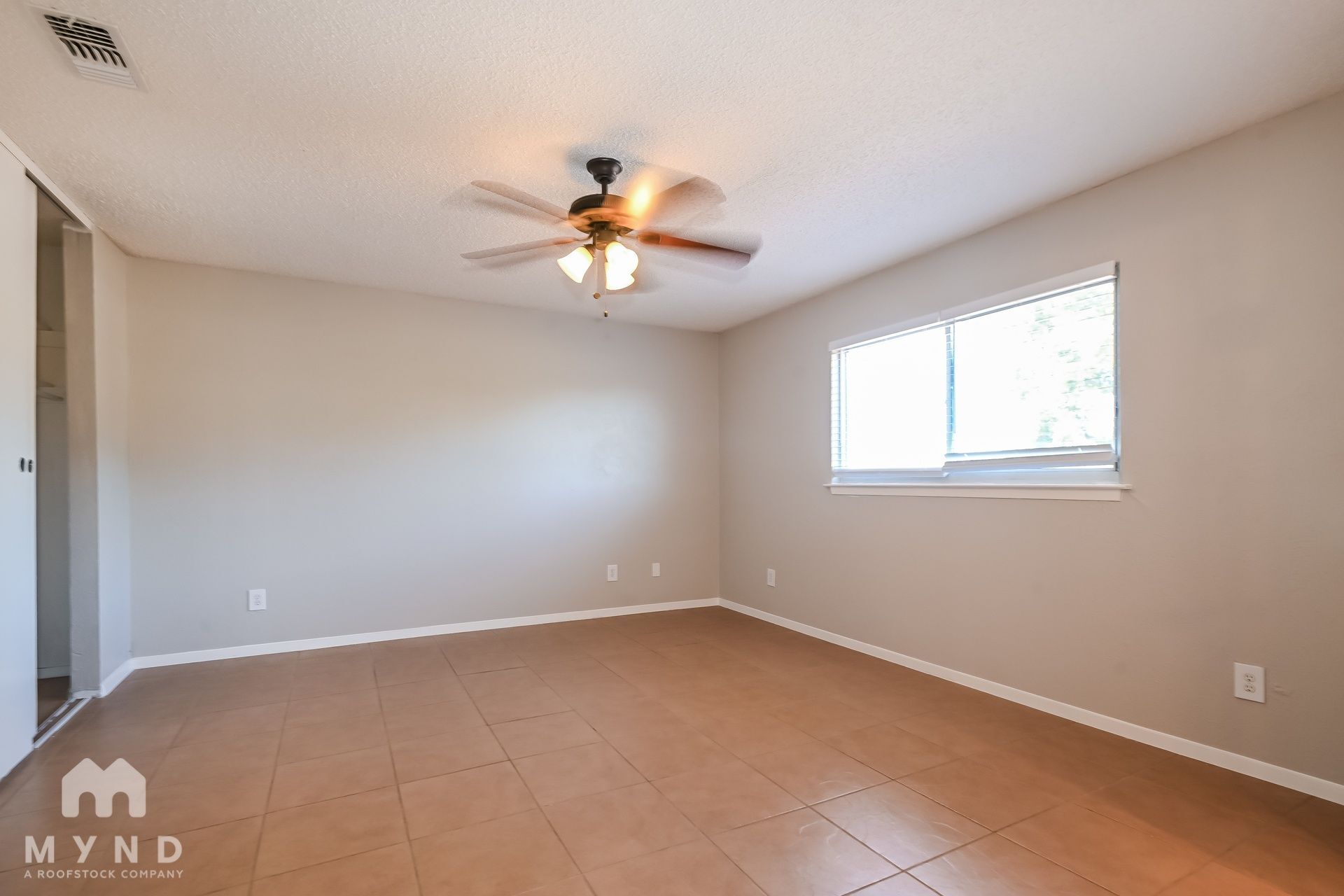 Building Photo - 605 Pyramid Dr