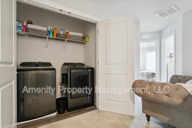 Building Photo - 121 Daybeacon St