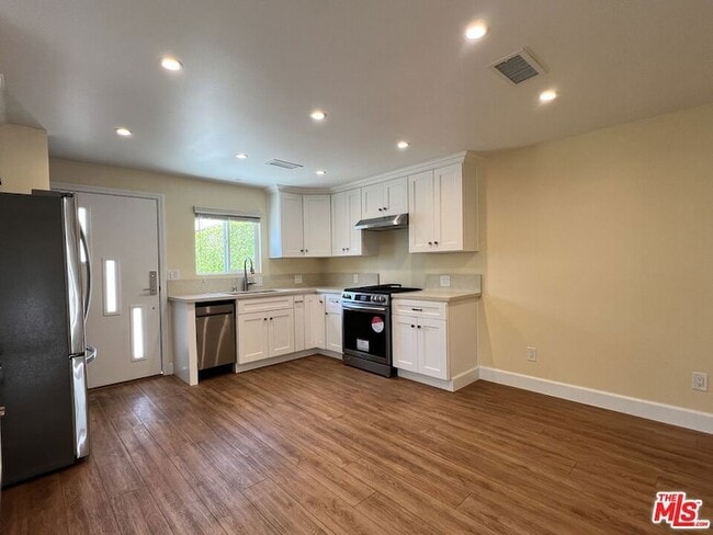 Building Photo - 3753 W 60th St