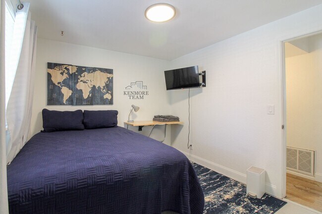 Building Photo - FURNISHED: 5 Bedroom, 2 Bath Home in Kennewick