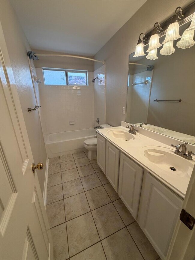 Building Photo - 8413 Sea Ash Cir