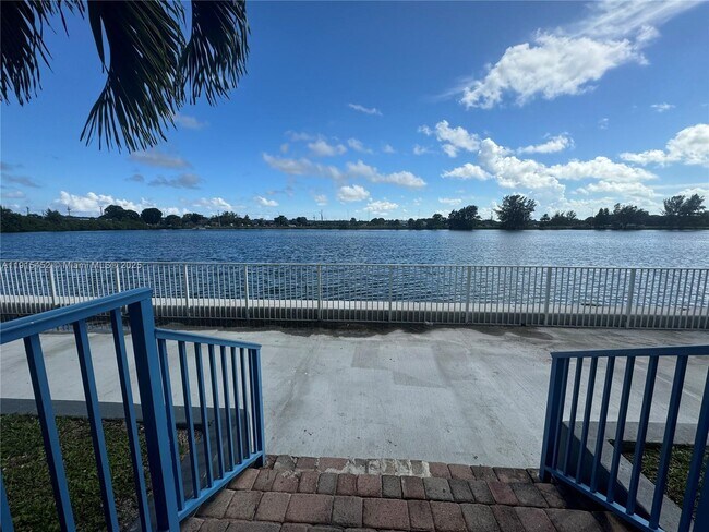 Building Photo - 1060 Crystal Lake Dr