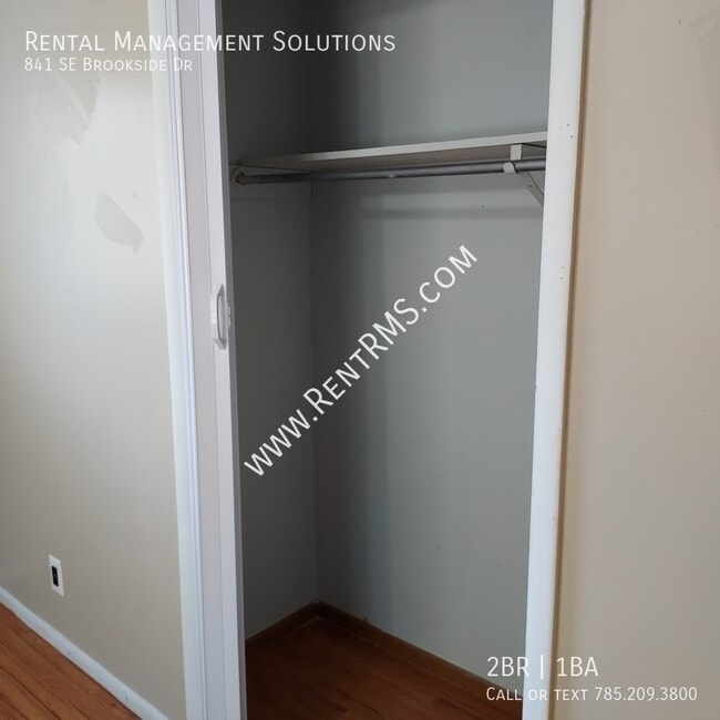 Building Photo - 841 SE Brookside Dr