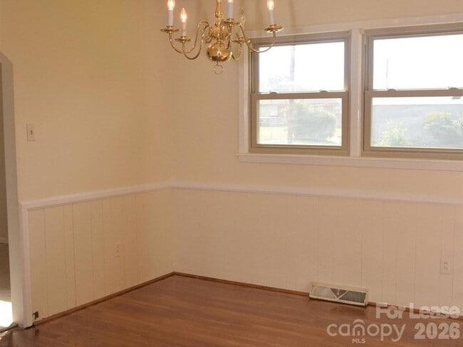 Building Photo - 1812 Cameron Rd