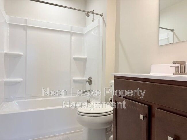 Building Photo - 7287 Clubhouse Dr