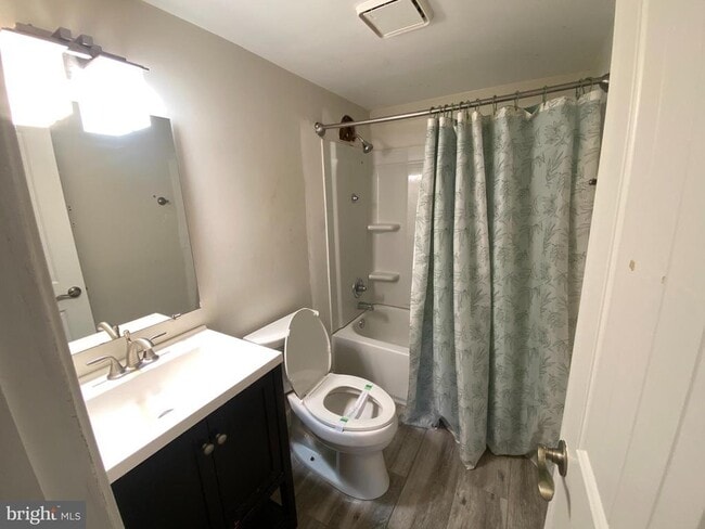 Building Photo - 99 Chatham Ct