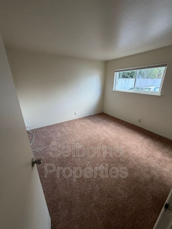 Building Photo - 1537 8th Ave