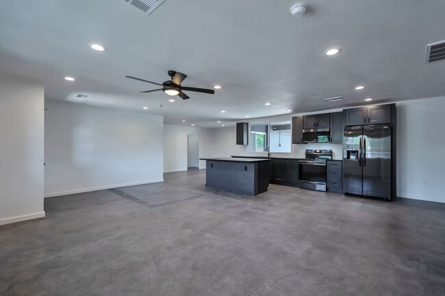 Building Photo - Remodeled 5-Bedroom Tempe Home with Private Pool, Large Yard & Garage Near ASU